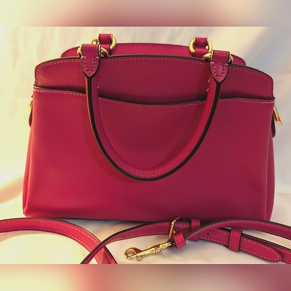 Beautiful Coach bag in fuschia with detachable shoulder strap. - Picture 4 of 9